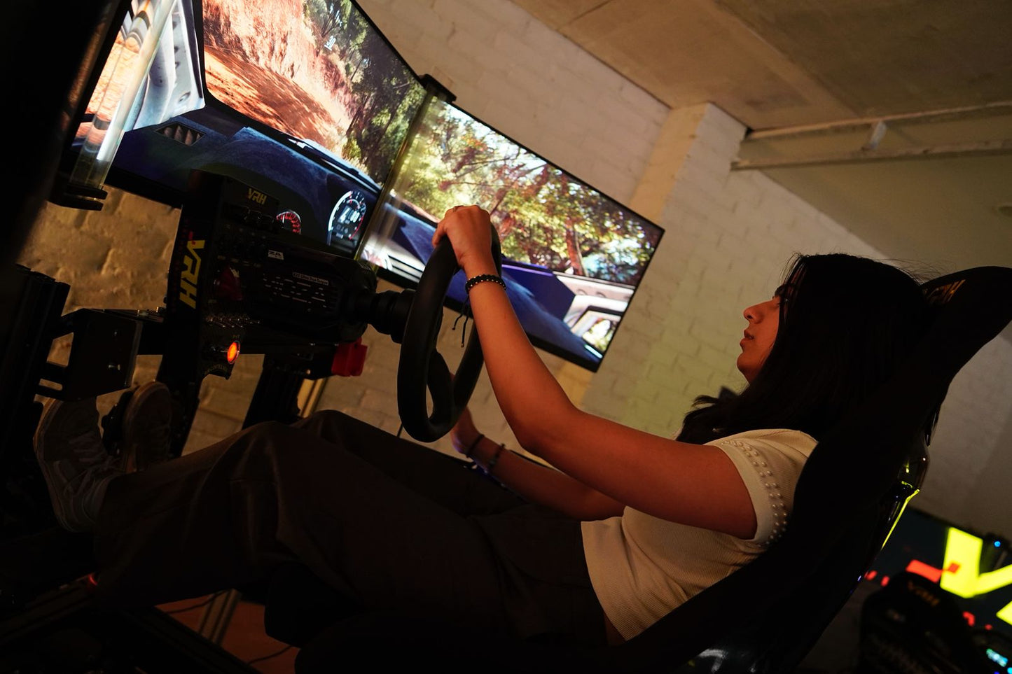 SIMULATOR LOUNGE BOOKING-6 DOF Motion Sim – product image 3