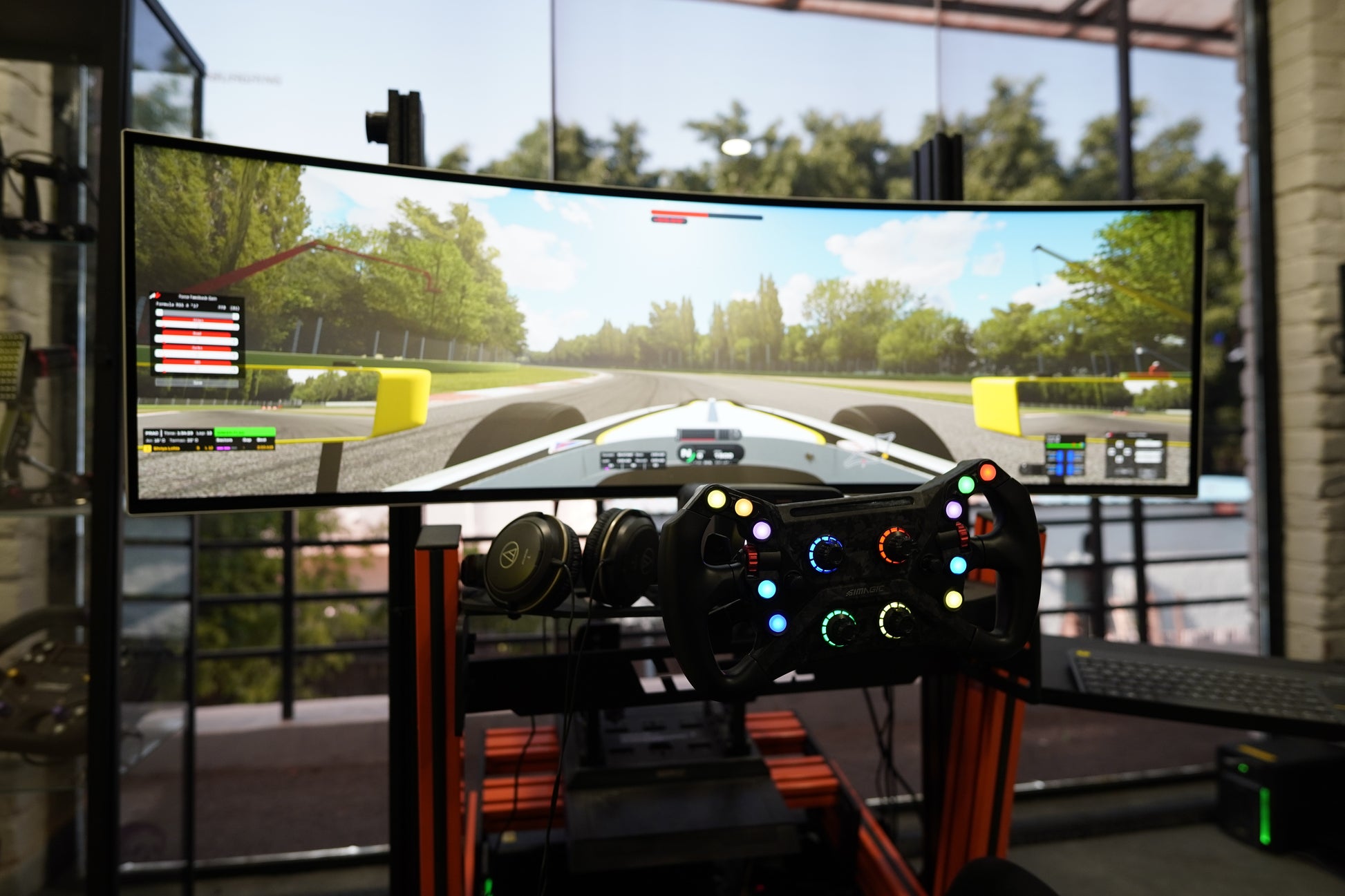 SIMULATOR LOUNGE BOOKING-Static F1 Simulator experience